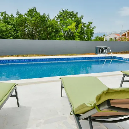Ilux By Interhome